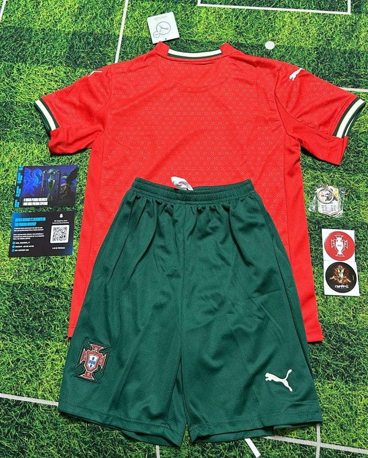 Conjunto infantil Seleção Portugal vermelho principal 2025 - PUMA