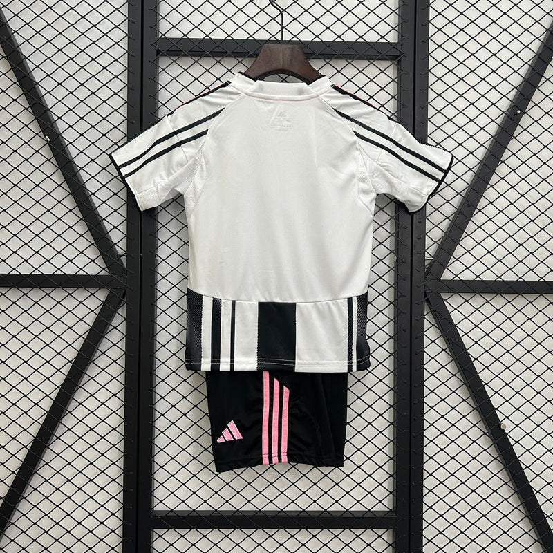 Conjunto Infantil Juventus home 2025/26
