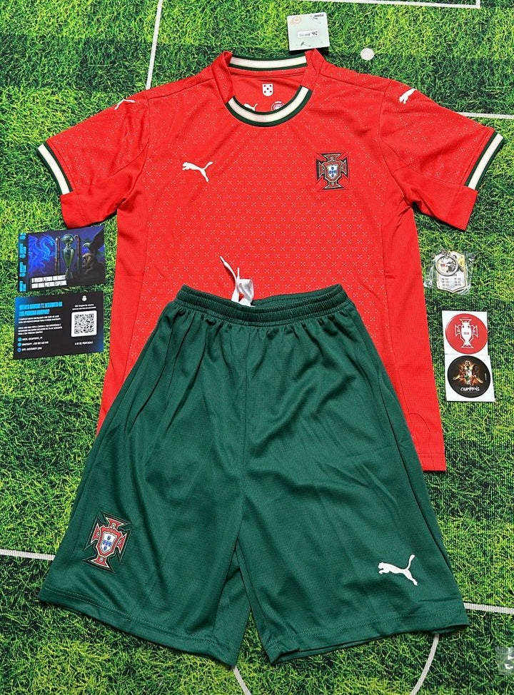 Conjunto infantil Seleção Portugal vermelho principal 2025 - PUMA